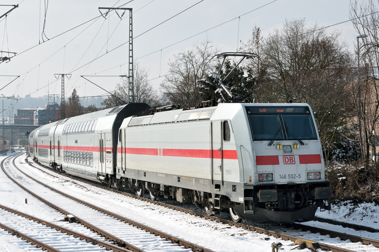 146 552 mit IC 2387/RE 52387 bei km 15,8 (Februar 2018)