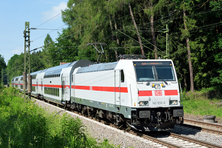 146 556 mit IC 2288/RE 52288 bei km 18,2 (Juni 2018)