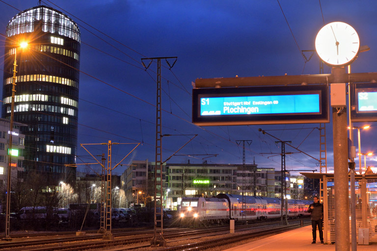 146 568 mit LPFT-D 2386/FbZ-D 2476 bei km 15,6 (Februar 2018)