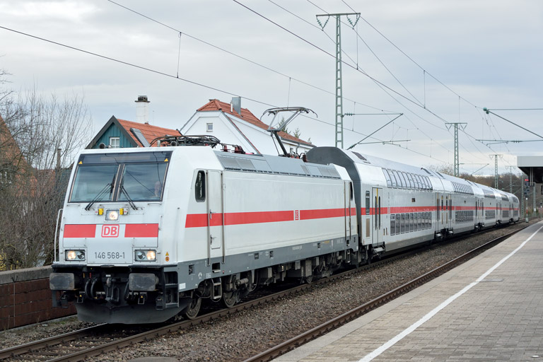 146 568 mit IC 2388/RE 52388 bei km 16,8 (Januar 2018)
