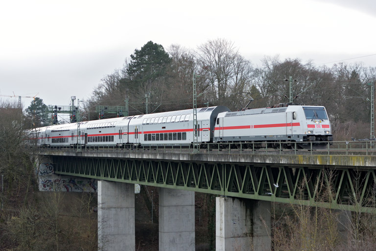 146 570 mit IC 2388/RE 52388 bei km 14,6 (Januar 2018)