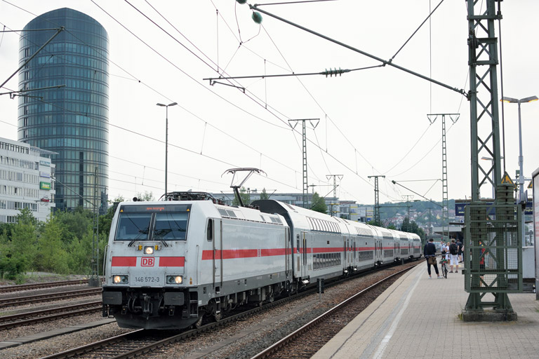 146 572 mit FbZ 2476 bei km 15,6 (Juni 2018)