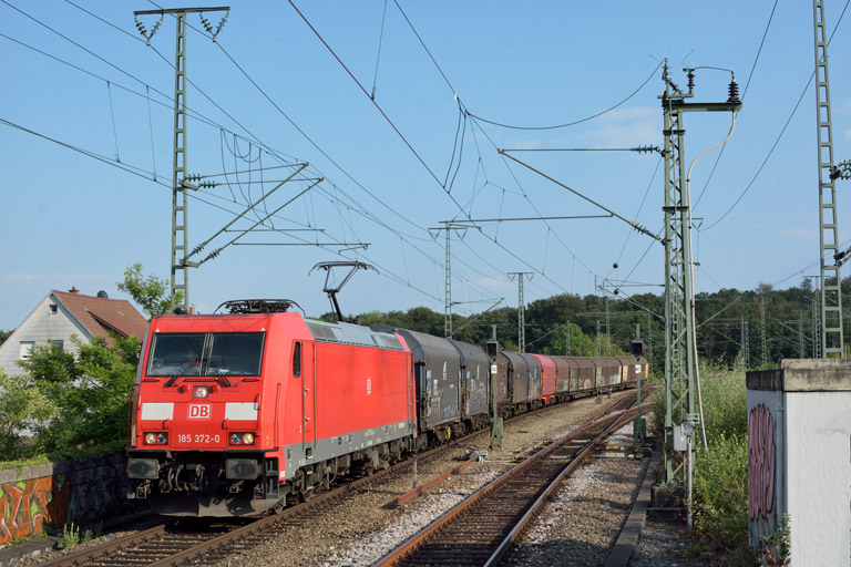 185 372 mit EZ 68194 bei km 16,8 (Juli 2018)