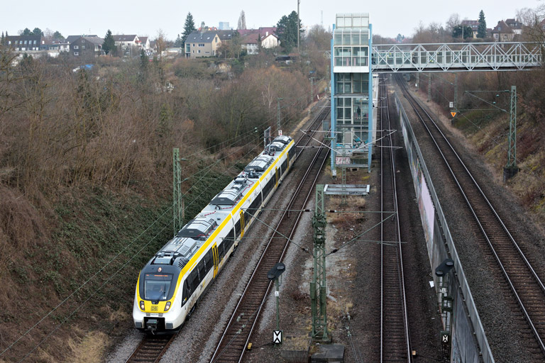 3442 201 als RE 17542 bei km 14,0 (M&auml;rz 2018)