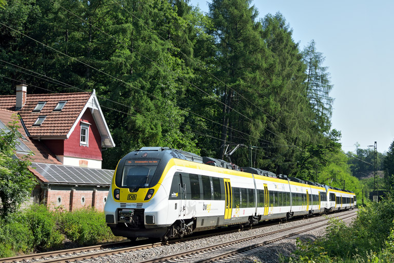3442 202 und 3442 205 als RE 17605/17655 bei km 18,2 (Juni 2018)