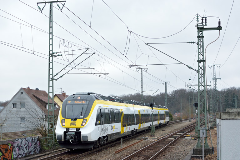 3442 205 als RE 17656 bei km 16,8 (Januar 2018)