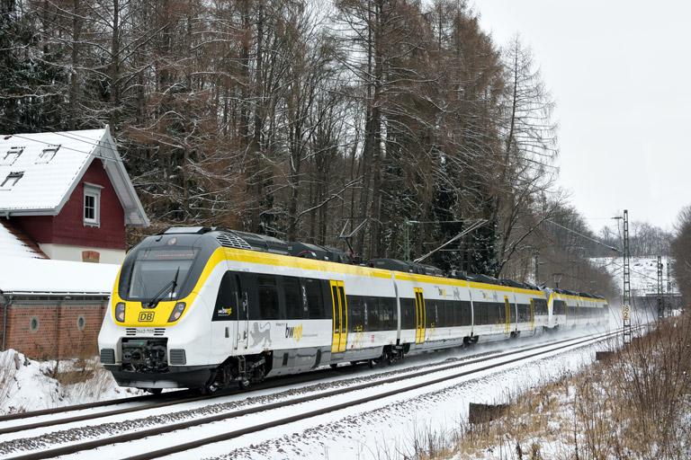 3442 209 und 3442 206 als RE 17607/17657 bei km 18,2 (M&auml;rz 2018)