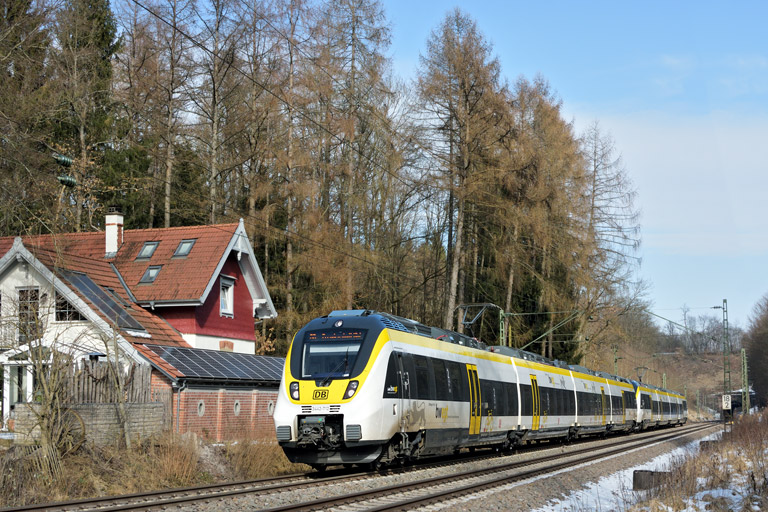 3442 212 und 3442 208 als RE 17609/17659 bei km 18,2 (M&auml;rz 2018)