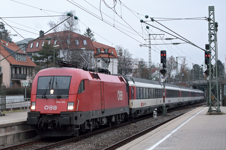 &Ouml;BB 1016 005 mit IC 281 bei km 15,4 (Februar 2018)