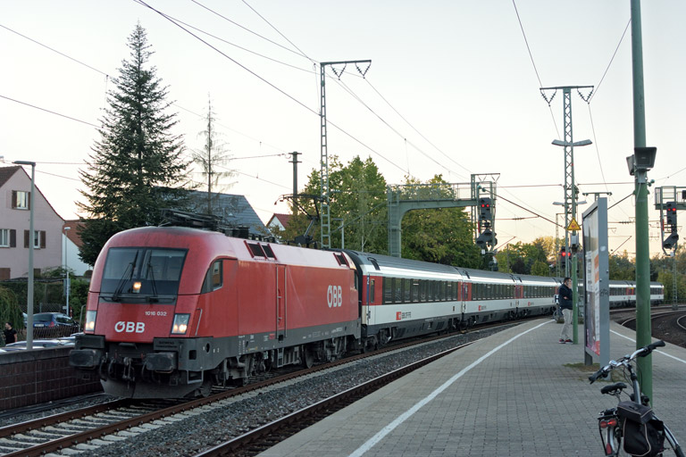 &Ouml;BB 1016 032 mit IC 283 bei km 16,6 (September 2018)