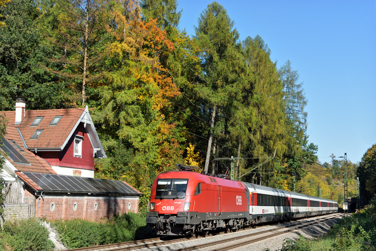 &Ouml;BB 1116 050 mit IC 189 bei km 18,2 (Oktober 2018)