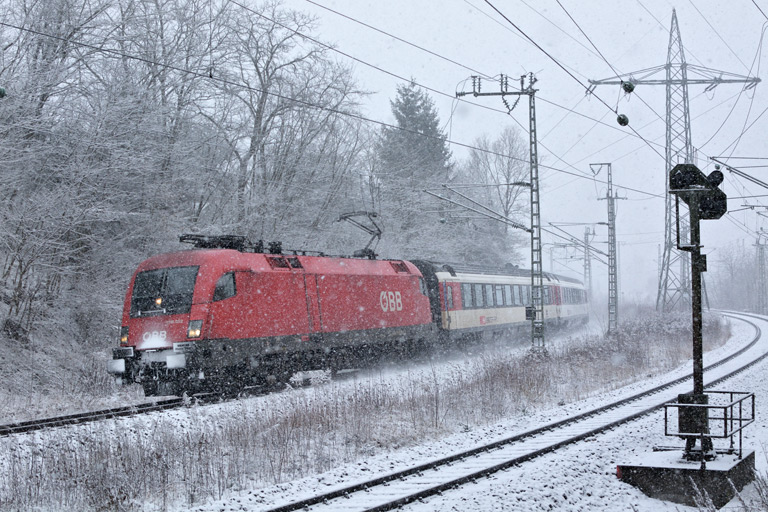 &Ouml;BB 1116 052 mit IC 281 bei km 17,2 (Februar 2018)