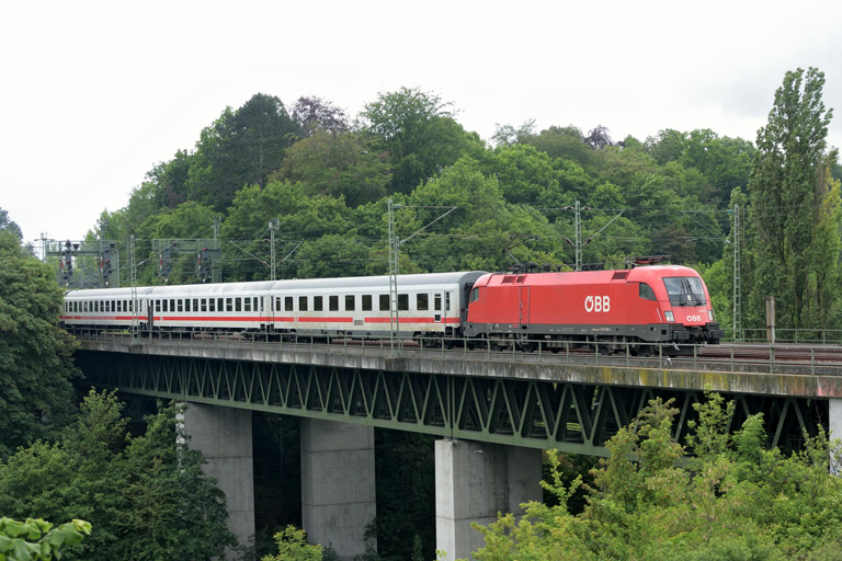 &Ouml;BB 1116 101 mit IC 2338 bei km 14,6 (Mai 2018)