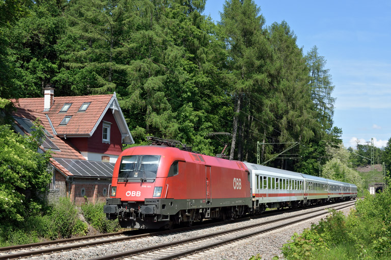 &Ouml;BB 1116 101 mit IC 2339 bei km 18,2 (Mai 2018)