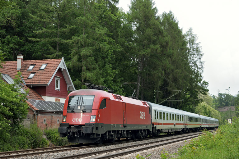 &Ouml;BB 1116 124 mit IC 2231 bei km 18,2 (Mai 2018)
