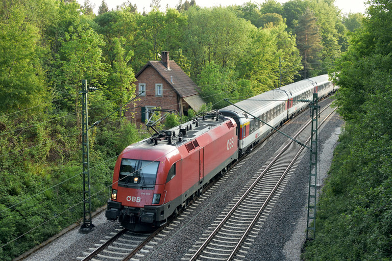&Ouml;BB 1116 194 mit IC 184 bei km 19,2 (Mai 2018)