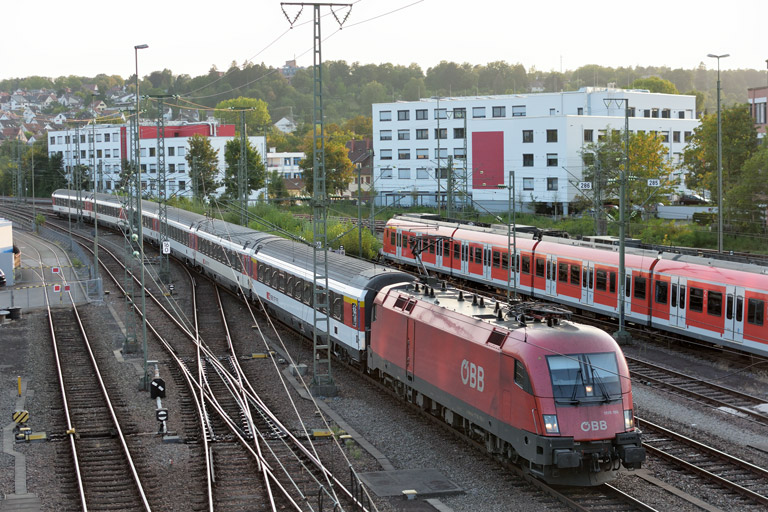&Ouml;BB 1116 196 mit IC 184 bei km 16,0 (August 2018)