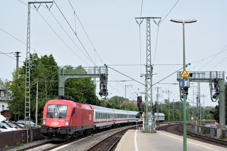 &Ouml;BB 1116 261 mit IC 2337 bei km 16,6 (Mai 2018)