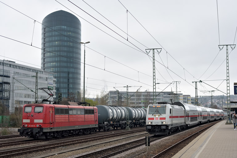 146 568 mit IC 2284/RE 52284 und 151 001 bei km 15,6 (M&auml;rz 2019)