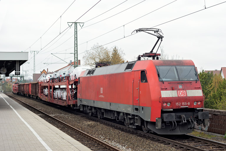 152 155 mit EZ 52100 bei km 16,8 (April 2019)