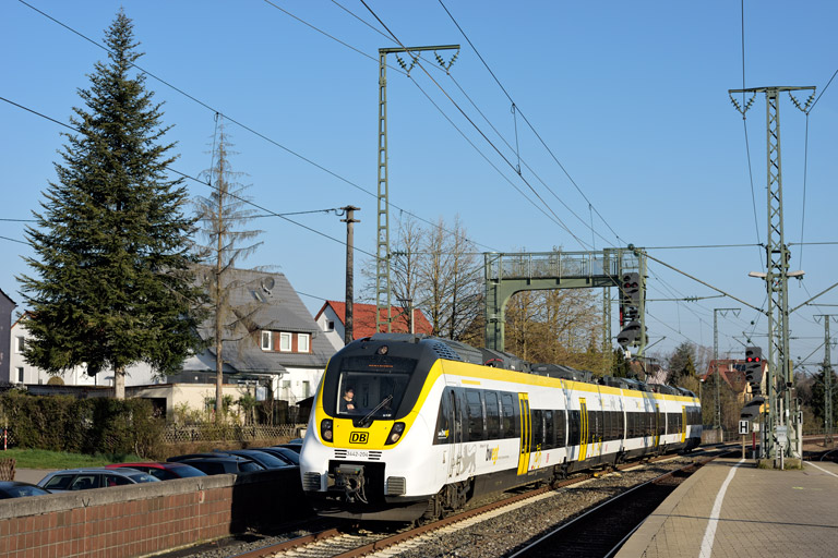 3442 204 mit RE 4775 bei km 16,6 (M&auml;rz 2019)