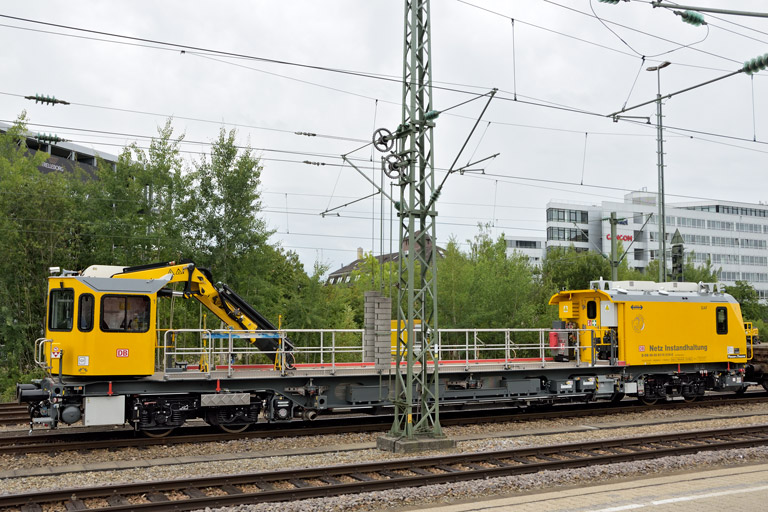 Gleisarbeitsfahrzeug 746 010 bei km 15,4 (August 2019)