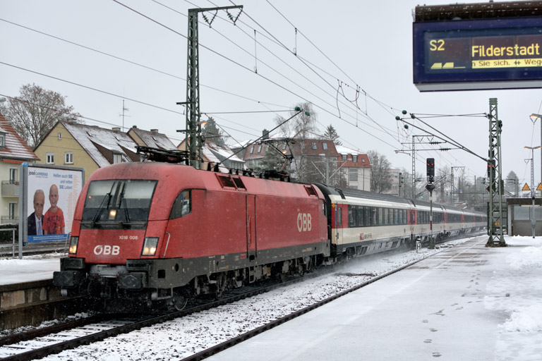 &Ouml;BB 1016 008 mit IC 187 bei km 15,6 (Januar 2019)