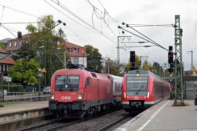 &Ouml;BB 1116 092 mit IC 2231 bei km 15,4 (Oktober 2019)