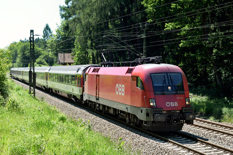 &Ouml;BB 1116 124 mit IC 188 bei km 18,2 (Juni 2019)