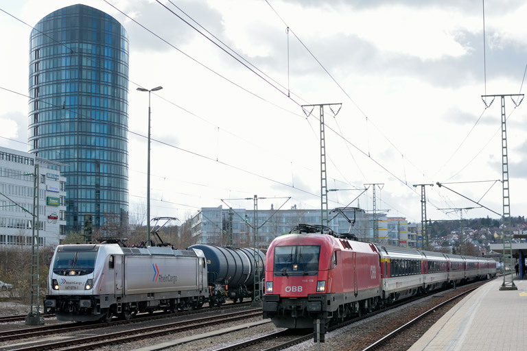 &Ouml;BB 1116 135 mit IC 280 und 187 078 bei km 15,6 (M&auml;rz 2019)