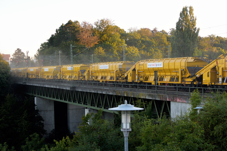 Gleisumbauzug bei km 14,6 (September 2019)