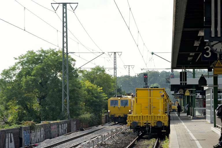 Gleisumbauzug bei km 16,8 (September 2019)