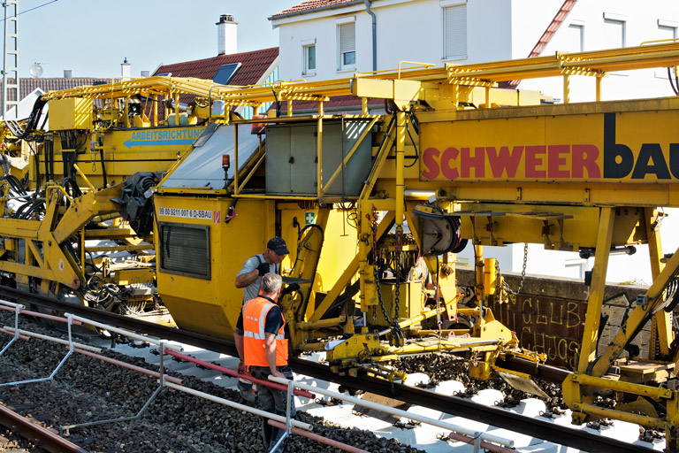 Gleisumbauzug bei km 16,8 (August 2019)
