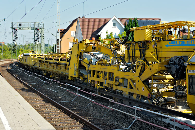 Gleisumbauzug bei km 16,8 (August 2019)