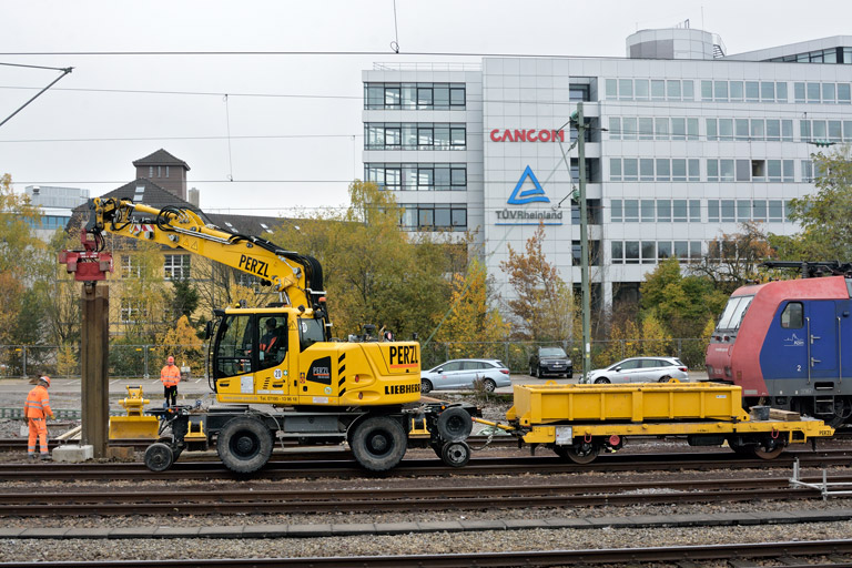 Zweiwegebagger bei km 15,6 (November 2019)