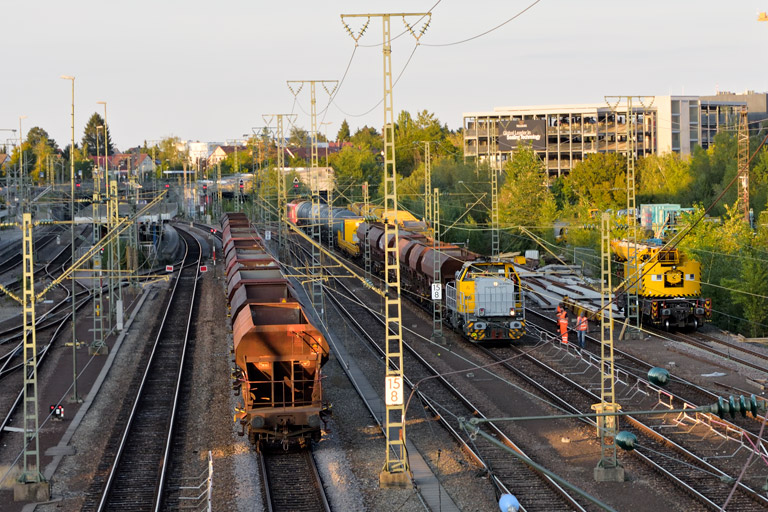 Lok der Baureihe G 1700BB und Zweiwegebagger bei km 15,8 (September 2019)