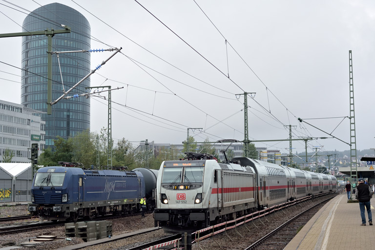 147 552 mit IC 2284/RE 52284 und 193 845 bei km 15,6 (September 2020)