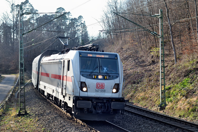 147 559 mit IC 2386/RE 52386 bei km 10,4 (M&auml;rz 2020)