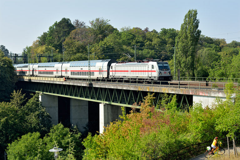 147 567 mit IC 2288/RE 52288 bei km 14,6 (August 2020)