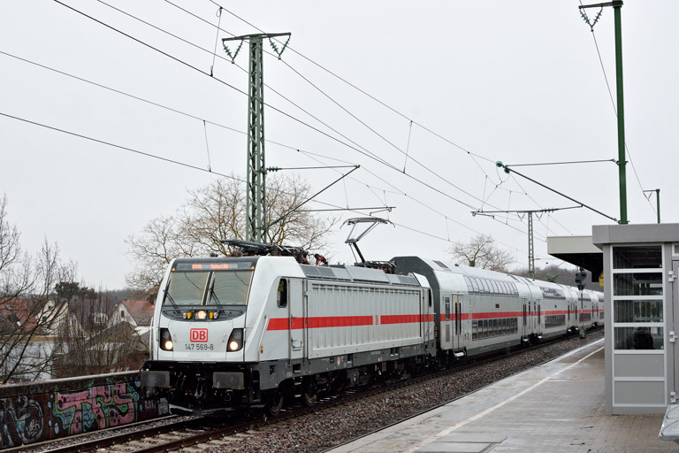 147 569 mit IC 2280/RE 52280 bei km 16,8 (M&auml;rz 2020)