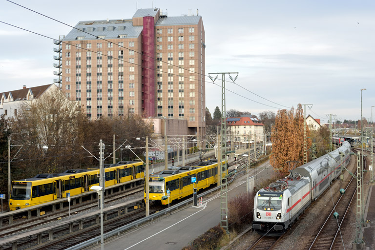 147 579 mit IC 2389/RE 52389 bei km 15,8 (November 2020)