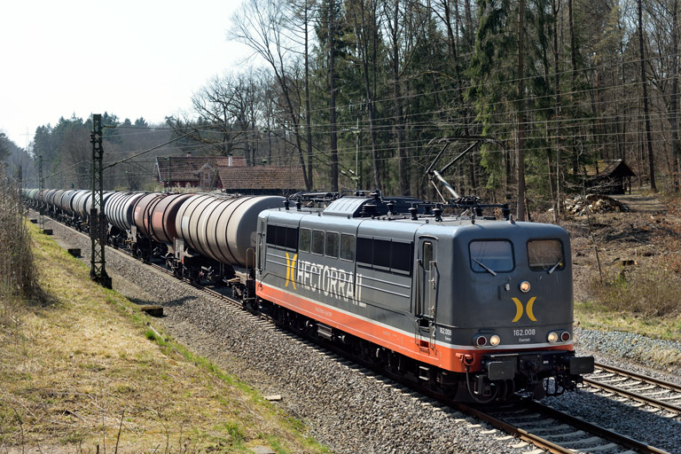 162 008 (ex-DB 151 003) mit DGS 41087 bei km 18,2 (April 2020)