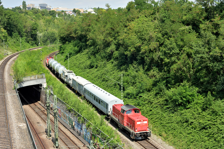 212 034 mit Bauz 91653 bei km 13,8 (Juli 2020)