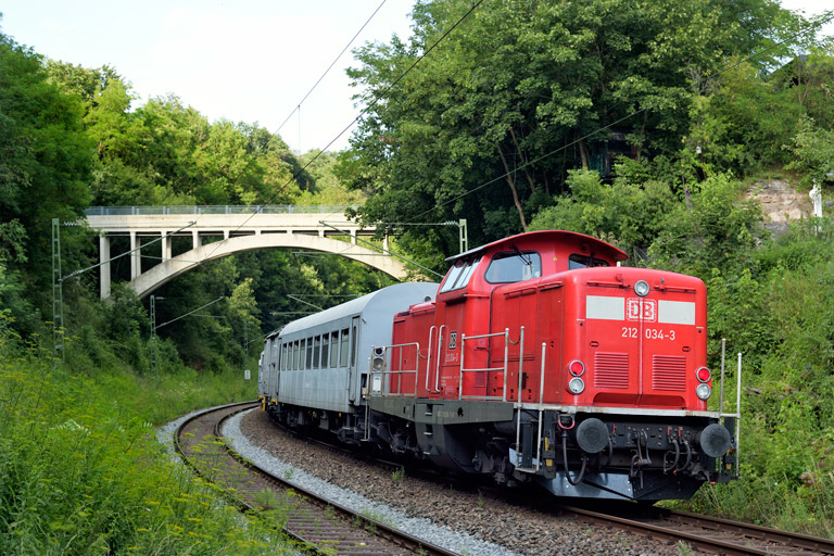 212 034 mit Bauz 91654 bei km 10,8 (Juli 2020)
