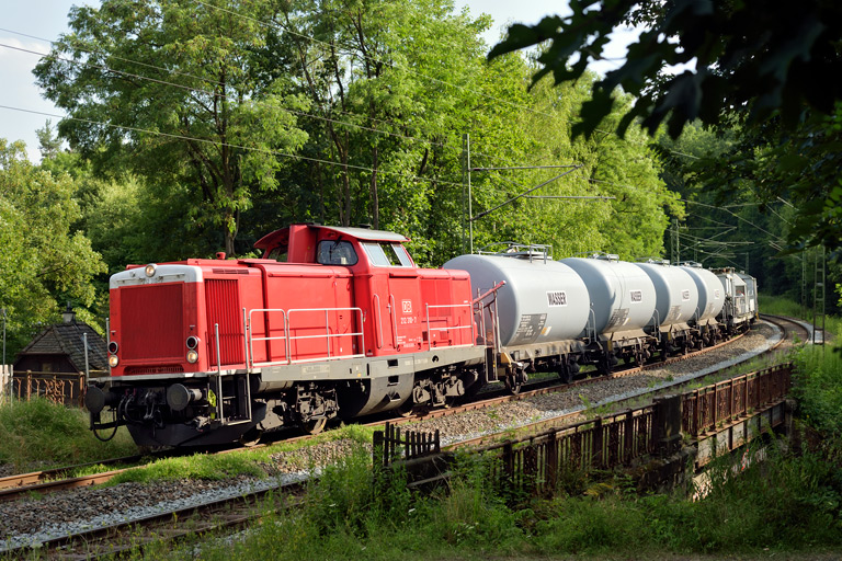212 310 mit Bauz 91654 bei km 11,0 (Juli 2020)