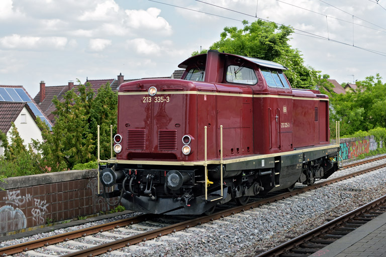 213 335 als Tfzf 94787 bei km 16,8 (Mai 2020)