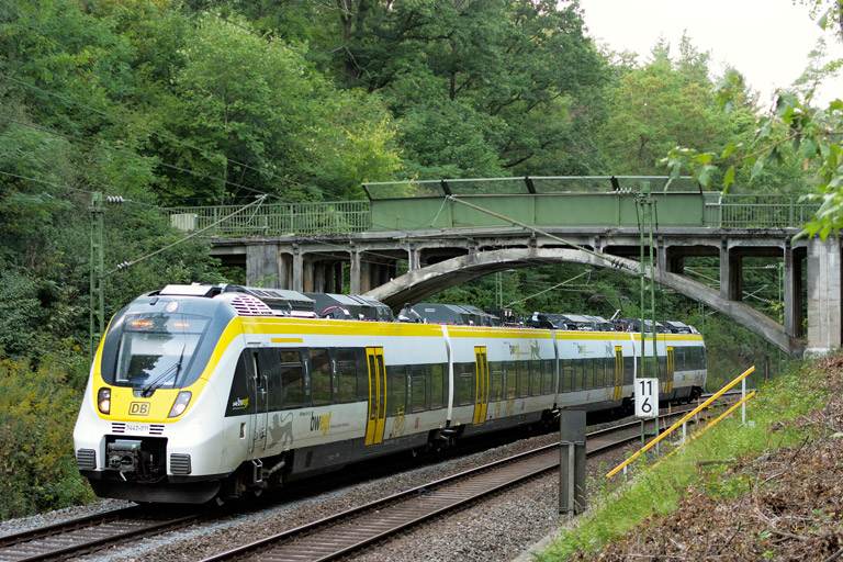 3442 211 als RE 17657 bei km 11,6 (September 2020)