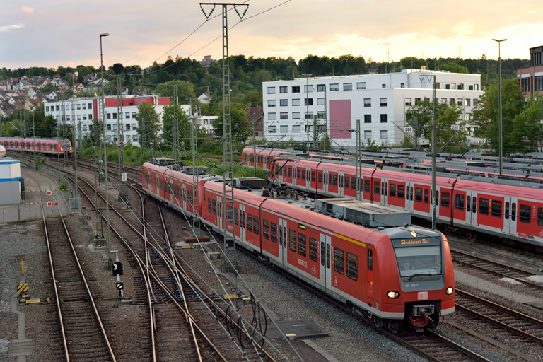 426 009 und 426 010 als IRE 4776 bei km 16,0 (Juli 2020)
