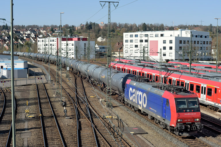 482 001 mit DGS 44692 bei km 16,0 (April 2020)