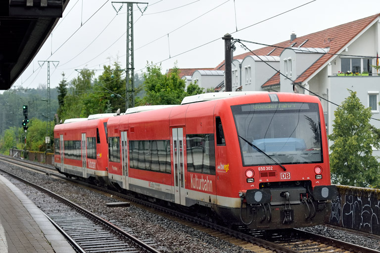 650 307 und 650 302 als Lt-G 22559 bei km 16,8 (Juni 2020)